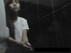 hidden camera cute girls in toilet vietnam 3