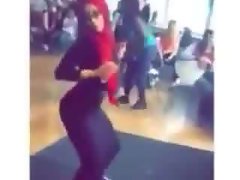 Petite hijab salope