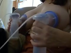 Amateur Milking And Pumping Big Lactating Tits