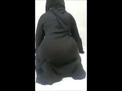 Arab Niqabi shows off her figure