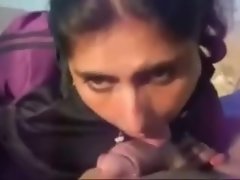 Arab hot bitch sucking hot& cum in her mouth