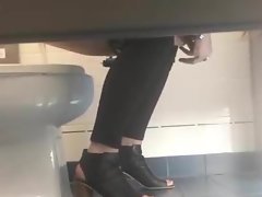 Understall toilet squat 2