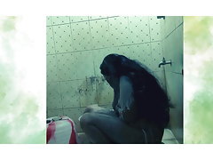 Tamil lady Bathing video